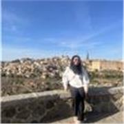 Clases de: matemáticas, lengua, a niños de entre 6 a 13 años.