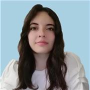 profesora de psicología imparte clases de desarrollo en primera infancia