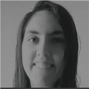 Profesora de primaria apta para todas las edades y niveles.