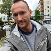 Lehrer für Deutsch als Fremdsprache. Ich helfe euch gerne mit viel Zeit und Geduld, damit ihr stetig ans Ziel kommt