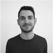 Lavoro nel campo della scrittura e della comunicazione, offro lezioni di italiano per stranieri, ripetizioni di italiano e latino