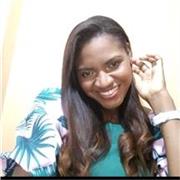 Profesora de Arte imparte clases a niños y niñas de todas las edades