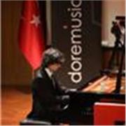 Piano Lessons in English with Conservatory Student – International Competition Prizewinner 