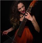 Laureata al conservatorio in canto jazz, insegno principalmente canto e le basi del pianoforte