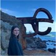 Chica bilingüe euskera-inglés con dos grados superiores ofrece clases particulares y apoyo escolar primaria-ESO.