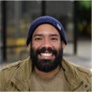 Profesor de idiomas, con conocimientos en lingüística, imparte clases de inglés