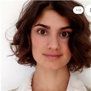 Profesora de secundaria imparte clases de matemáticas online y presencial