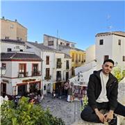 Soy Ziad Ahmed, un profesor de inglés en España comprometido con ayudar a mis estudiantes a dominar el idioma con confianza.