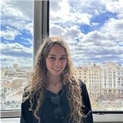 Estudiante titulada en el grado de diseño de interiores.