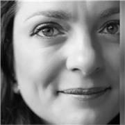 Profesora en Brasil, licenciada en Comunicación Social, capacitada para cualquier tipo de conversación.