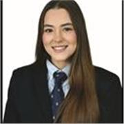 Soy Julia, estudiante del doble grado en  ed. primaria y estudios franceses 