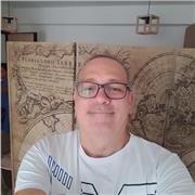 Già docente di diritto ed economia politica, impartisce lezioni di storia romana e medievale