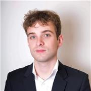 Enseignant proposant des cours de français en ligne.