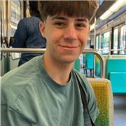 Persona amable , con paciencia  y que comprende muy bien a los alumnos con dificultades y gran vocación para la enseñanza