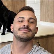 Profesor graduado en biología y biotecnología, con cinco años de experiencia en laboratorios y dando clase.