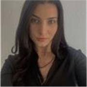 Profesora de academia, titulada en filología inglesa con especialización en traducción 