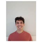 Soy profesor de inglés dispuesto a enseñar a personas de todas las edades.