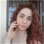 Tra studenti ci si aiuta. Studentessa con esperienza in campo umanistico