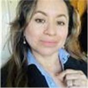 Profesora titulada en maquillaje y estética, título en chef de cocina avanzada.