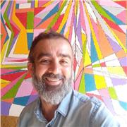 Apaixonado pela educação com formação na língua inglesa pela Casa Thomas Jefferson e graduando em História pela Universidade Católica de Brasília