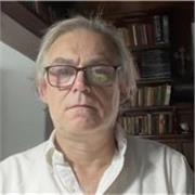 Profesor nativo inglés licenciado en filología y con el CAP, más de 30 años de experiencia en dar clases a todos los niveles.