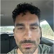Soy entrenador personal hace 4 años. Actualmente trabajo en un estudio de entrenamiento personalizado dando clases presenciales.