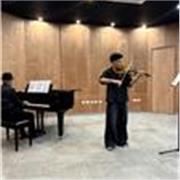 Estudiante de Licenciatura en Música UIS ofrece clases de violín para principiantes e intermedios