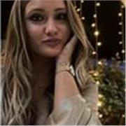 Laureata come interprete e traduttrice nelle lingue inglese e tedesco impartisco lezioni in tali materie