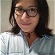 Profesora de idiomas imparte clases en francés, inglés y español