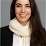 Abogada, Universidad Siglo 21, con formación en oratoria, comunicación efectiva y manejo emocional