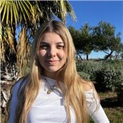 Profesora con paciencia apta para todas las edades y niveles, con ganas de enseñar. Me gustaría enseñar a niños