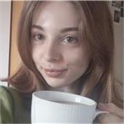 Studentessa bilingue neolaureata offre lezioni di inglese