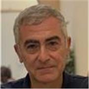 Avvocato impartisce lezioni di diritto civile e penale
