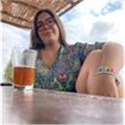 Profesora particular que imparte clase de lengua, matemáticas y otras asignaturas si se pregunta a niños de primaria y la ESO
