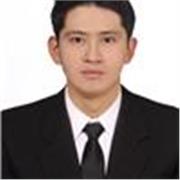 Profesor de inglés que imparte clases a niños de primaria y adolescentes