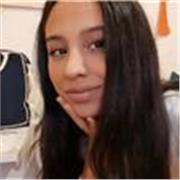 Joven estudiante imparte refuerzo y clases a niños de todas las edades