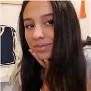 Joven estudiante imparte refuerzo y clases a niños de todas las edades