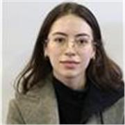 Licenciada de Relaciones Internacionales preparada para dar clases a todas las edades, preferiblemente jovenes. 