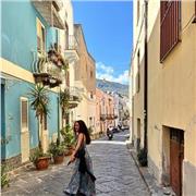 Italian native residing in London offers professional Italian language lessons