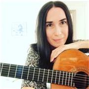 Insegnante diplomata al Conservatorio offre lezioni di chitarra classica