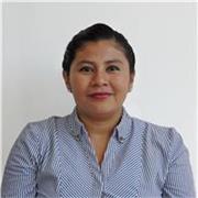 Profesor de computacion imparte clases a niños y Adolecentes