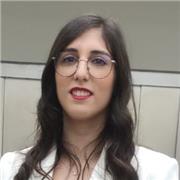 Insegnante di Inglese impartisce lezioni private a studenti di scuola elementare, media e superiore