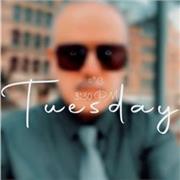 I am a native English speaker with 15 years of experience as a private tour. I help people to improv their English skills