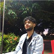 A estudiantes de economía de todos los semestres. Microeconomía, macroeconomía, cálculo, contabilidad, etc