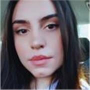 Sono una studentessa dell'Accademia Albertina di Belle Arti di Torino, appassionata d'arte, che vuole anche aiutare gli altri a ca