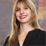 Diplômée d’un Master 2 en droit des affaires, je vous propose des cours de droit privé (niveau licence) afin de vous aider dans la compréhension des cours et de la méthodologique juridique pour réussir vos études. Je serai ravie de vous faire aimer le dr