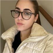 Estudiante de bachillerato imparte clase a niños de primaria en todas las asignaturas