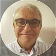 Laureato in scienze dell'educazione dà lezioni di storia a studenti di scuole secondarie di primo e secondo grado. A domicilio