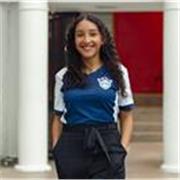 Profesora de inglés para todas las edades y niveles, con clases dinámicas y enfocadas en la conversación.