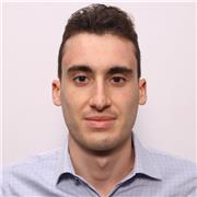 Studente di Economia impartisce lezioni per studenti liceo scientifico e laureandi in Economia e Commercio